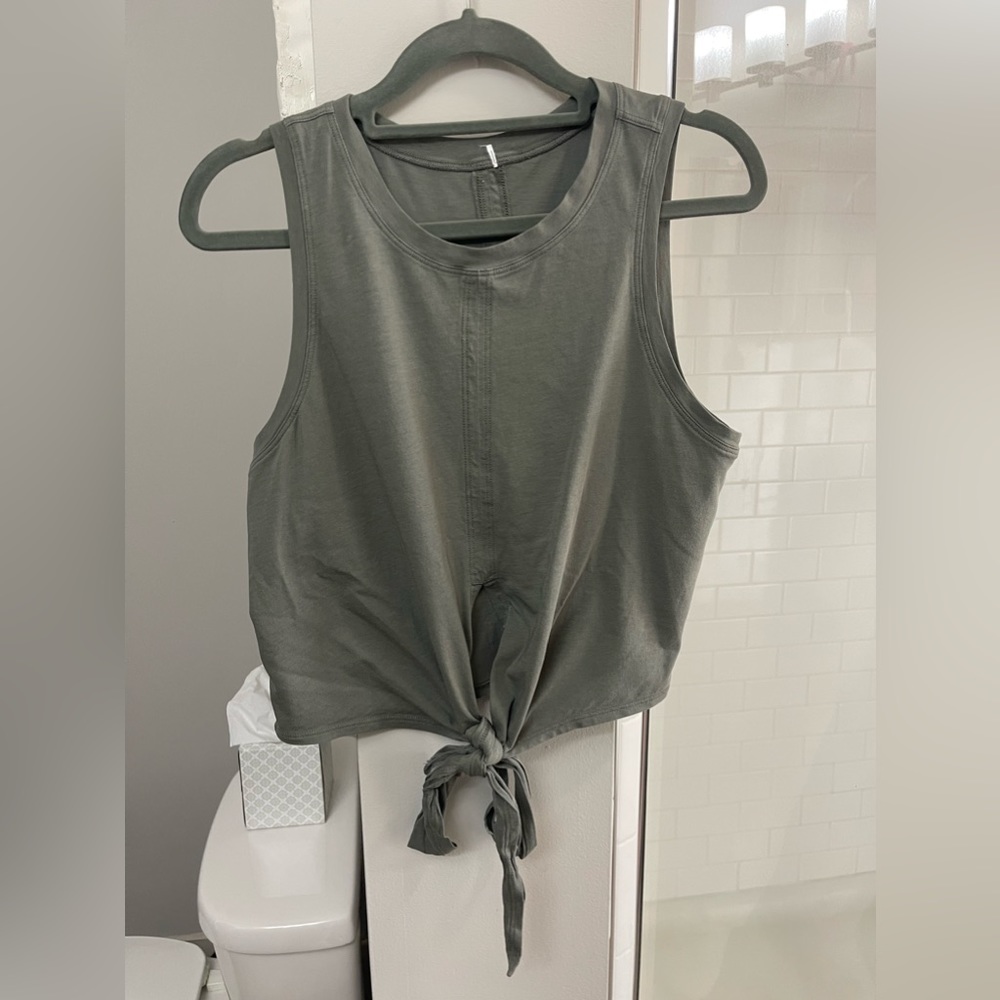 lululemon Size 6 Women’s Criss Cross Tank